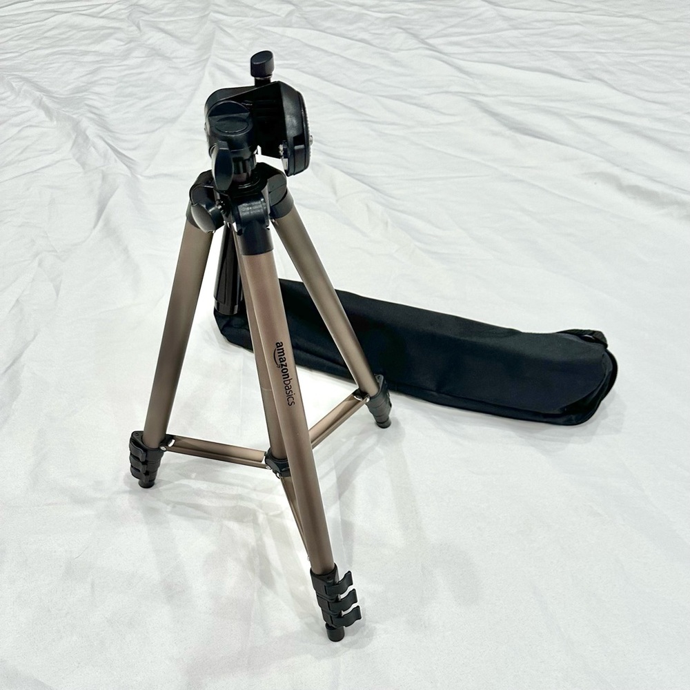 NWOT Amazon Basics Camera Tripod